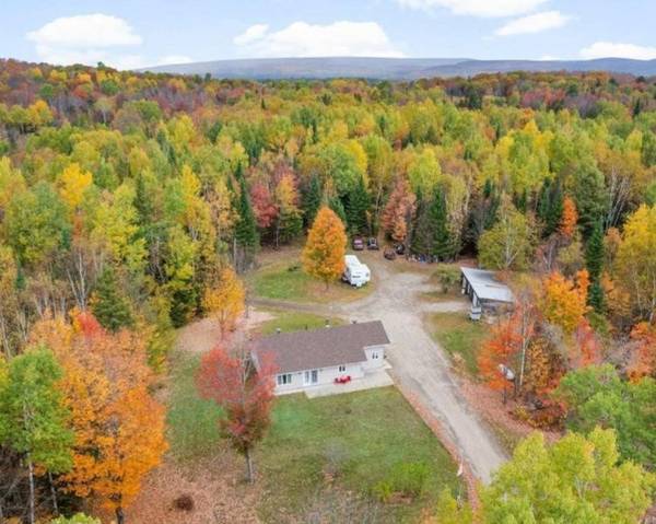 33 Micks RD, Madawaska Valley, ON K0J 1L0
