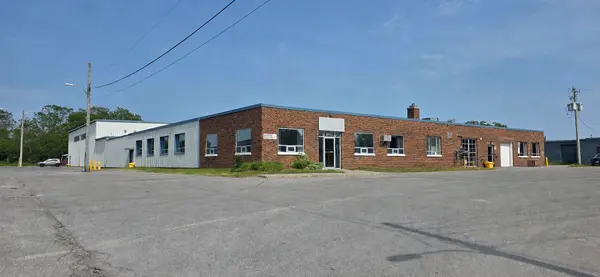 39 Davis ST E, Quinte West, ON K8V 4K8
