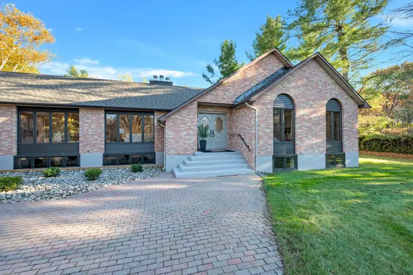 108 Margaret Anne DR, Carp - Huntley Ward, ON K0A 1L0