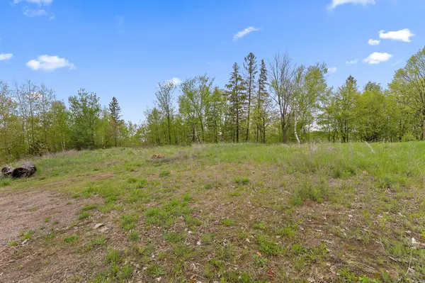 6 Lowe CT, Whitewater Region, ON K0J 1C0