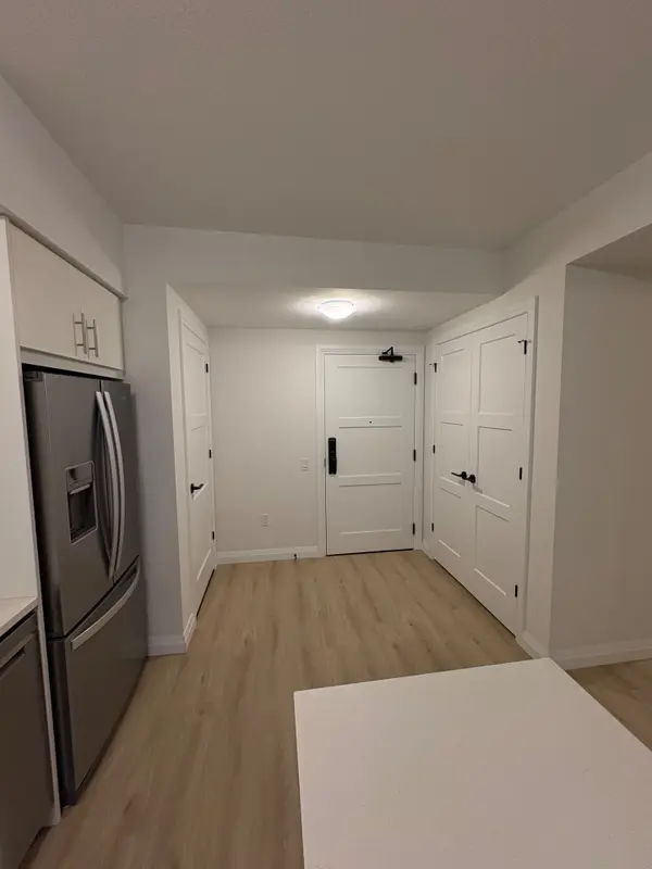93 Arthur ST #809, Guelph, ON N1E 0S6