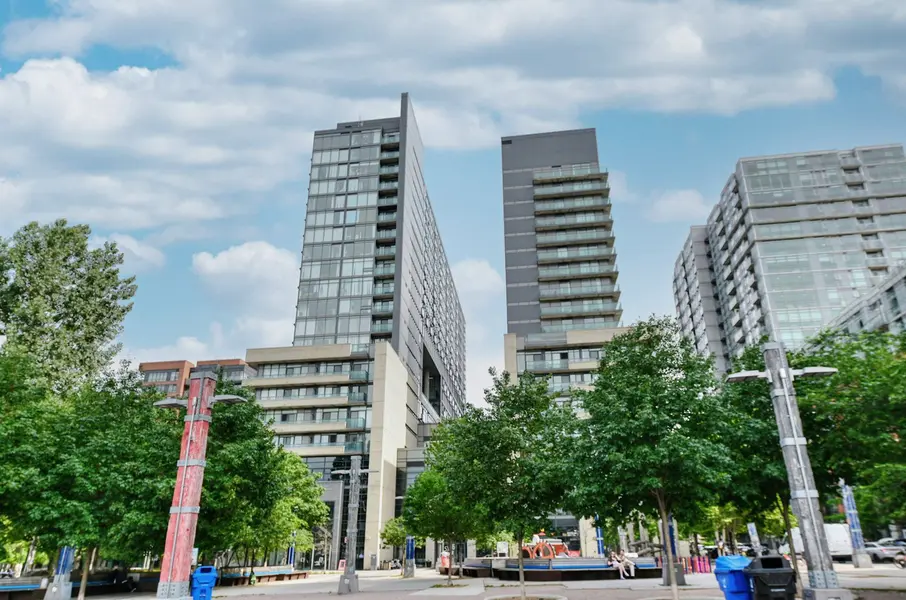 36 Lisgar ST #1511, Toronto C01, ON M6J 0C7