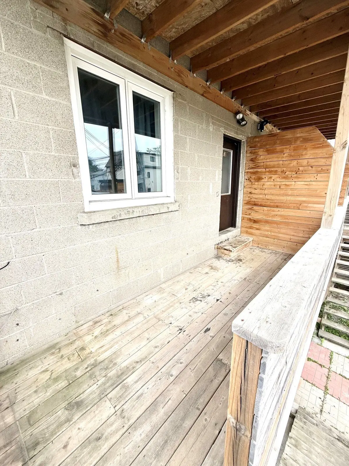 427 Vaughan RD #1, Toronto C03, ON M6C 2P1