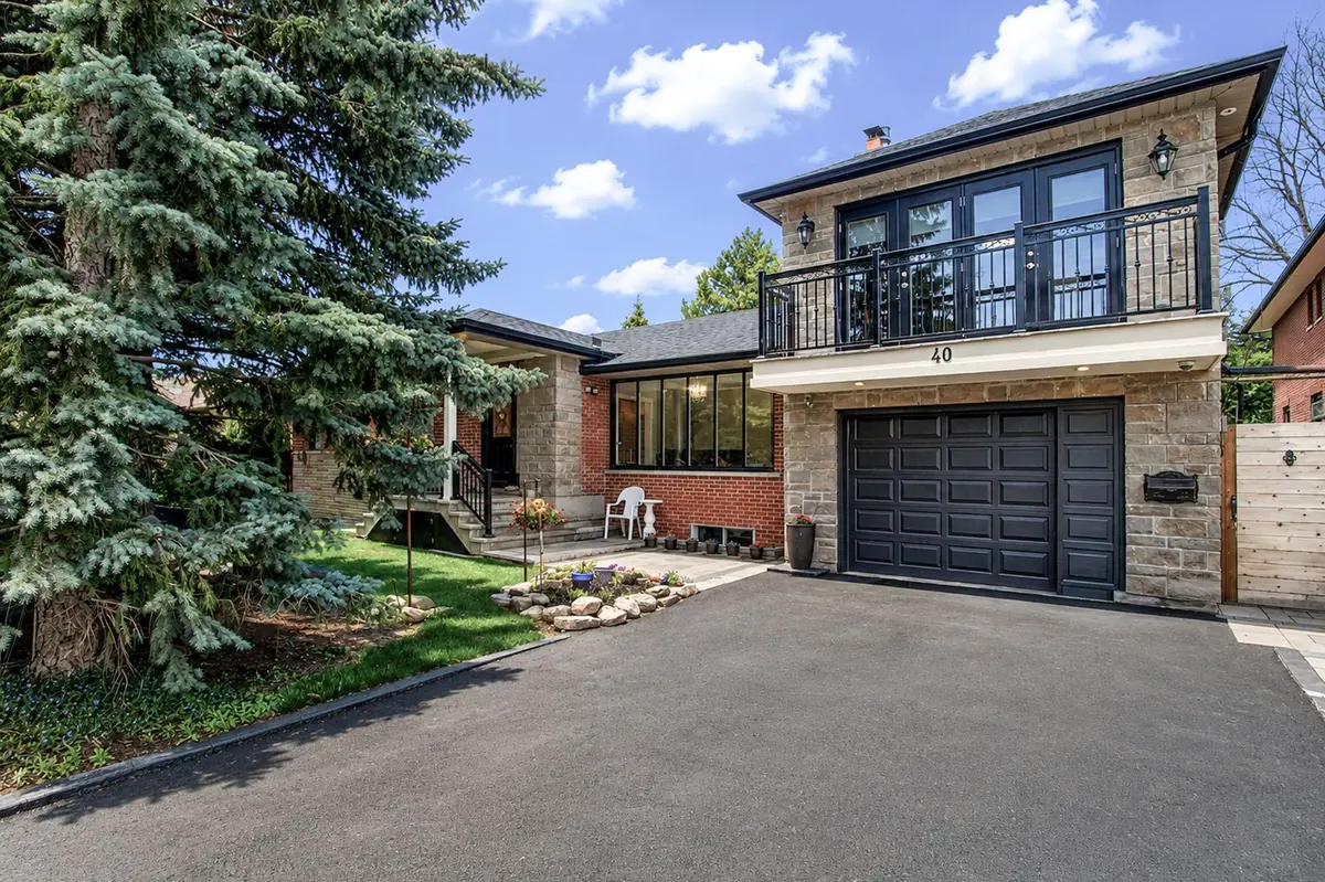 40 Cowley AVE, Toronto W08, ON M9B 2E3