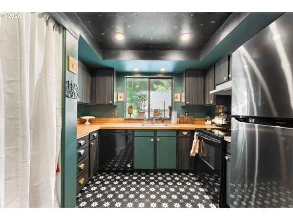 2812 TREE TOP LN, West Linn, OR 97068