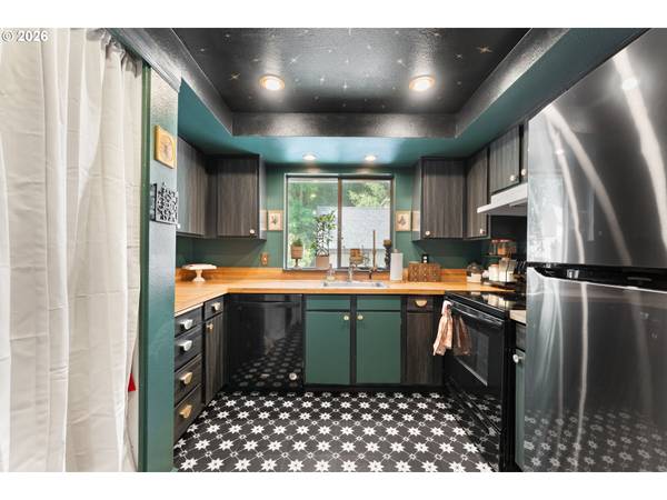 2812 TREE TOP LN, West Linn, OR 97068