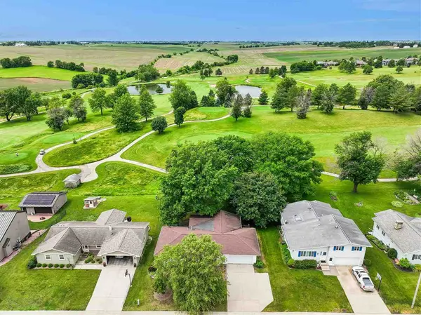 128 Country Club Road, Williamsburg, IA 52361