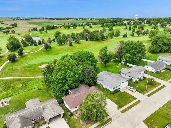 128 Country Club Road, Williamsburg, IA 52361