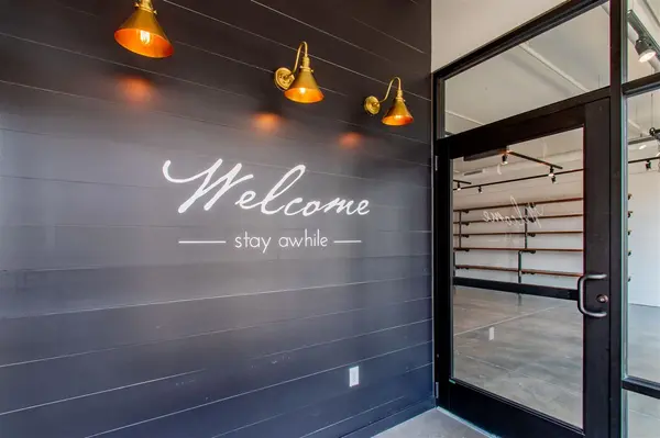 121 W Main St #103, Solon, IA 52333