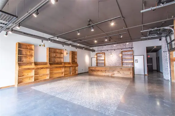 121 W Main St #103, Solon, IA 52333