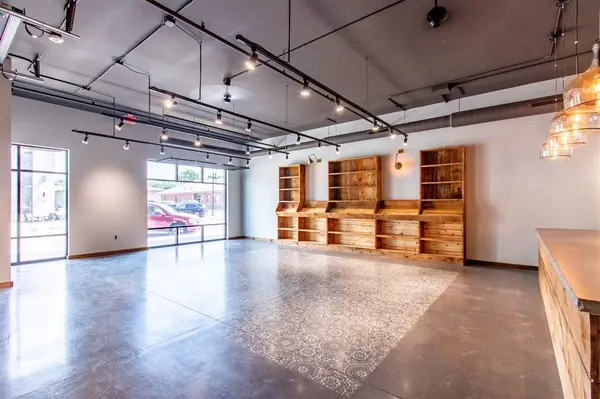 121 W Main St #103, Solon, IA 52333