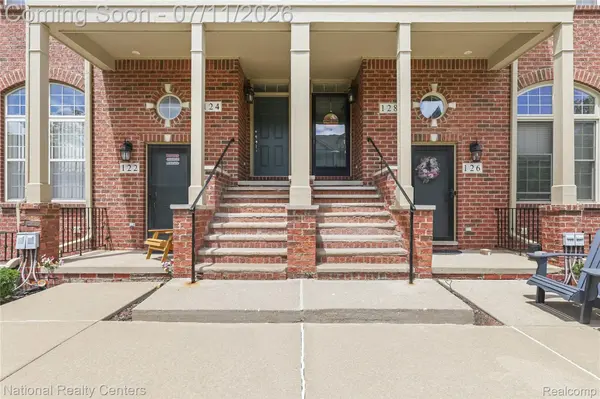 128 Sandy LN, Walled Lake, MI 48390
