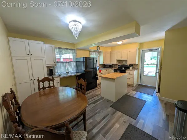 1430 Dauner RD, Fenton, MI 48430