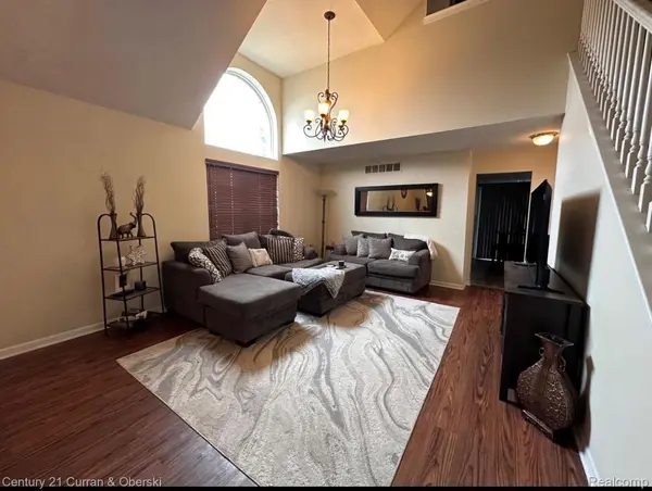 183 Legacy Park CIR, Dearborn Heights, MI 48127