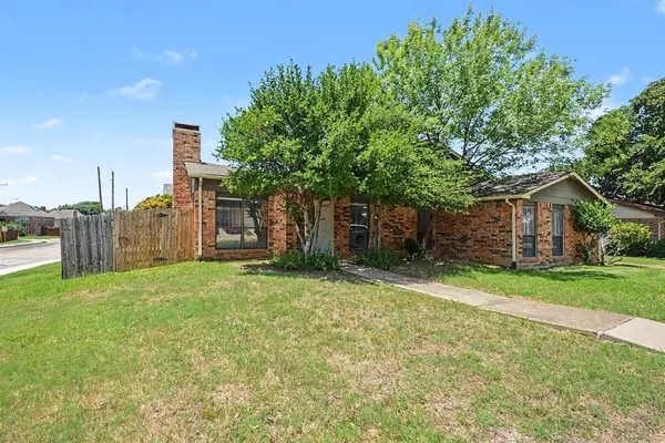 2201 Jackson Circle, Carrollton, TX 75006