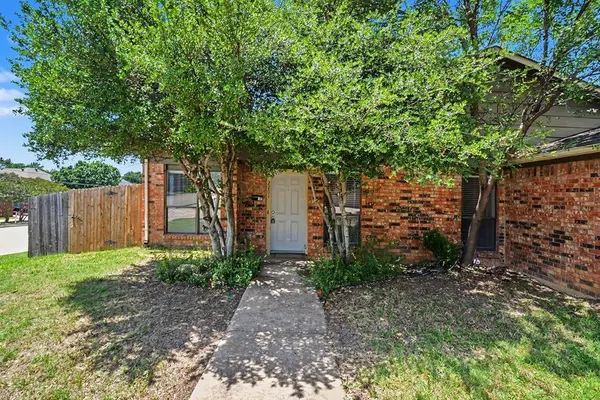 2201 Jackson Circle, Carrollton, TX 75006