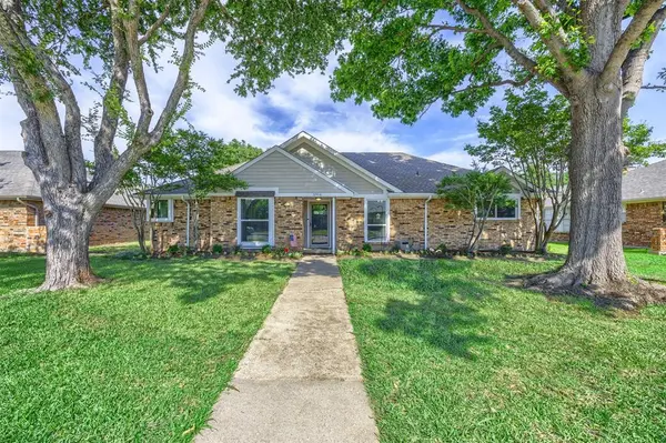 3916 Spring Hollow Drive,  Carrollton,  TX 75007