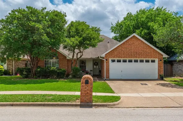 5916 Hillglen Drive, Watauga, TX 76148