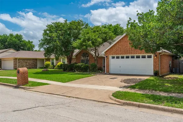 5916 Hillglen Drive, Watauga, TX 76148
