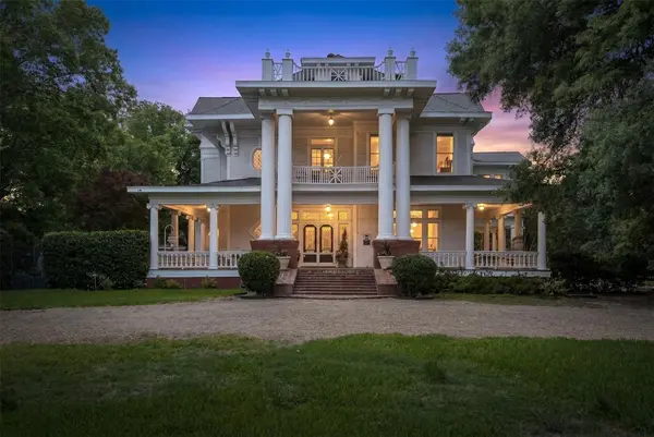400 W Denton Street, Ennis, TX 75119