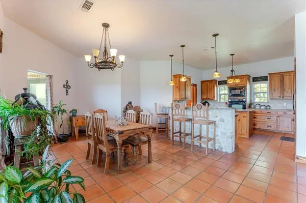 6721 FM 1810, Chico, TX 76431