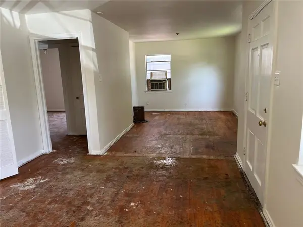 3423 Texas Drive, Dallas, TX 75211