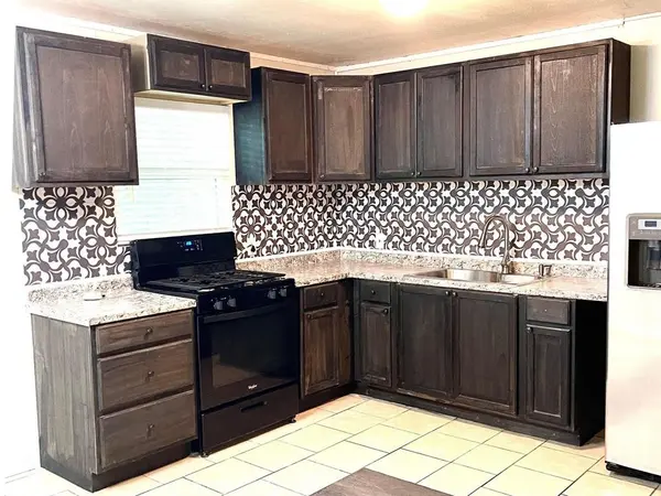 3921 Avenue H, Fort Worth, TX 76105