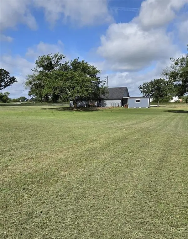 195 Brown Lane, Poolville, TX 76487