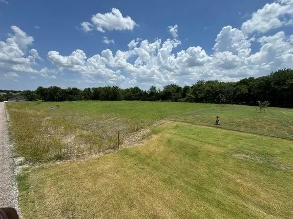 172 Cooper Lane, Van Alstyne, TX 75495