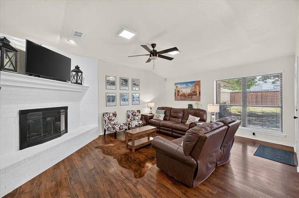 3520 Willowbrook Drive, Fort Worth, TX 76133