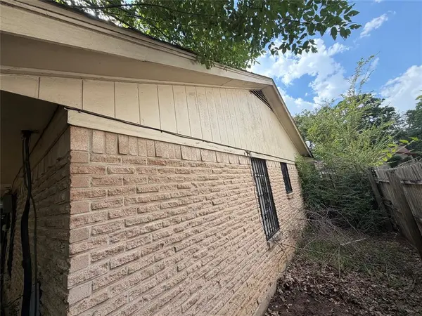 7318 Ridgewick Drive, Dallas, TX 75217