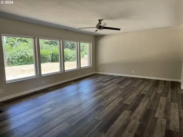56188 PROSPER JUNCTION RD, Bandon, OR 97411