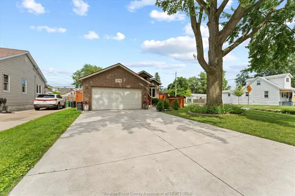 2498 BERNARD, Windsor, ON N8W 4S1