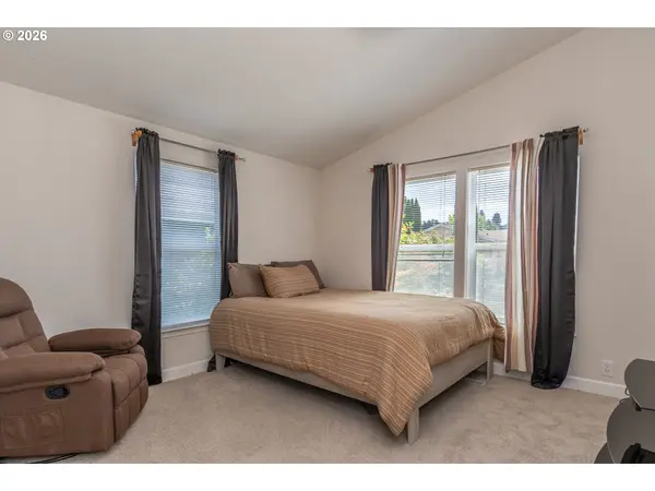 164 JACOB HALE WAY, Roseburg, OR 97471
