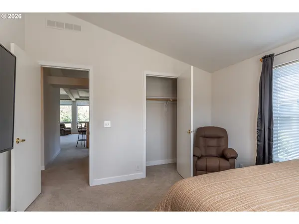 164 JACOB HALE WAY, Roseburg, OR 97471