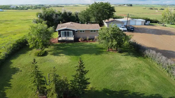 502 Fox Lake Trail, Hanna, AB T0J 1P0