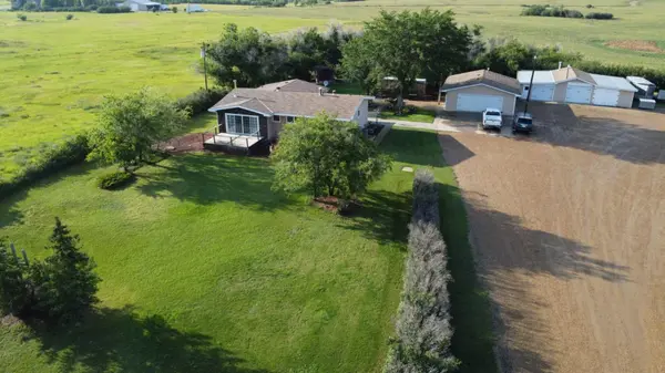 502 Fox Lake Trail, Hanna, AB T0J 1P0