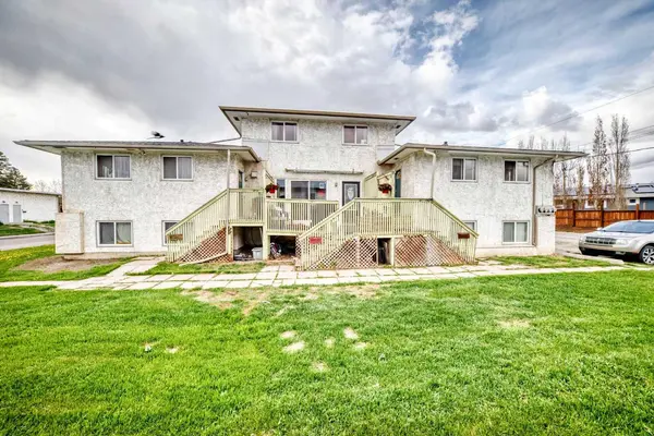 8 Huntley Close NE #1-6, Calgary, AB T2K4Z3