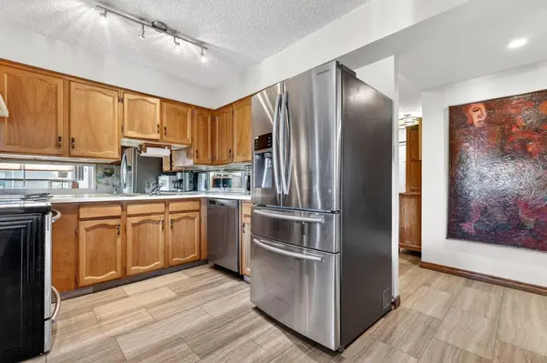 133 25 AVE SW #2A, Calgary, AB T2S 0K8