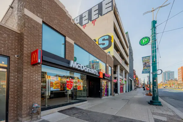 298 Spadina AVE, Toronto C01, ON M5T 2E7