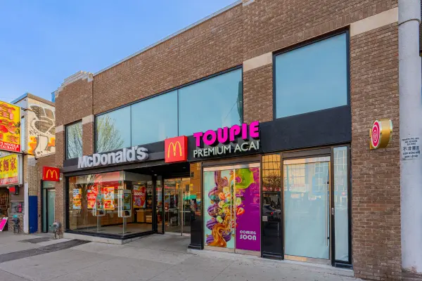 298 Spadina AVE, Toronto C01, ON M5T 2E7