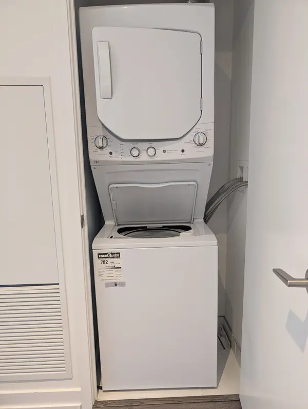20 Edward ST #2212, Toronto C01, ON M5G 0C5