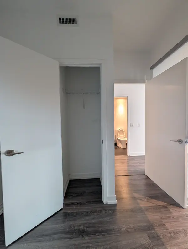 20 Edward ST #2212, Toronto C01, ON M5G 0C5