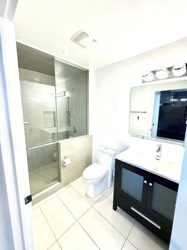 427 Vaughan RD #Unit B, Toronto C03, ON M6C 2P1