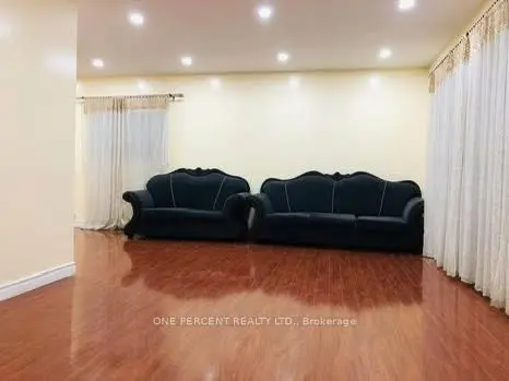 32 Caddy DR, Toronto E09, ON M1G 2G1