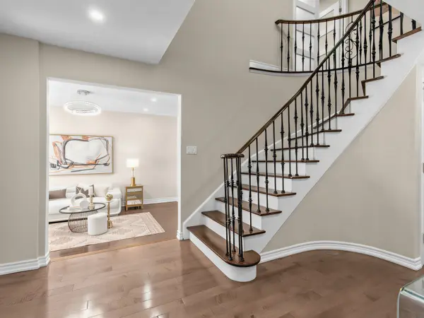 69 Anthony LN, Vaughan, ON L4K 3L1