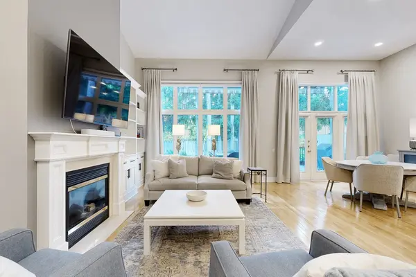 9 Arlington WAY, Markham, ON L3T 7W9