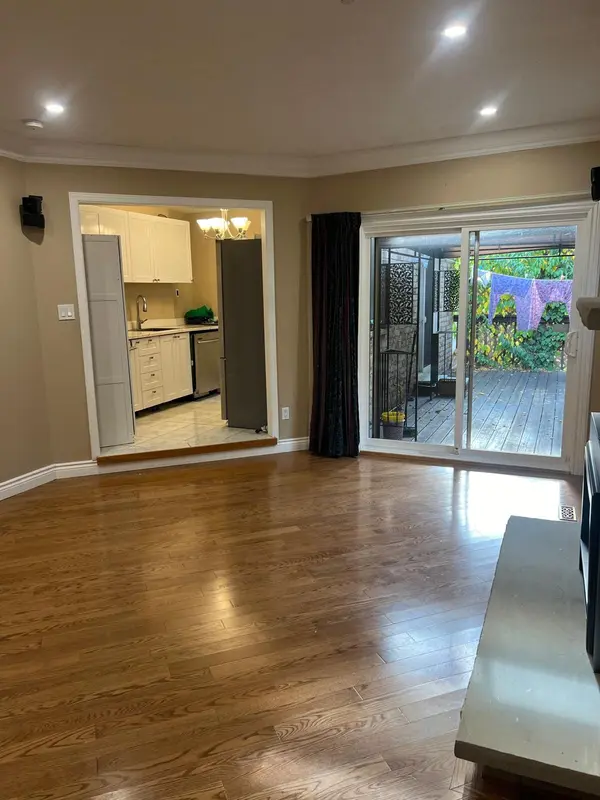 137 Grant Blight CRES #Rear Entrance, Newmarket, ON L3Y 7W5