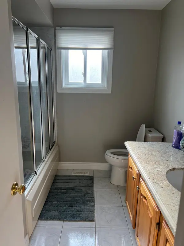 137 Grant Blight CRES #Rear Entrance, Newmarket, ON L3Y 7W5
