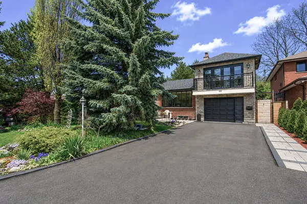 40 Cowley AVE, Toronto W08, ON M9B 2E3